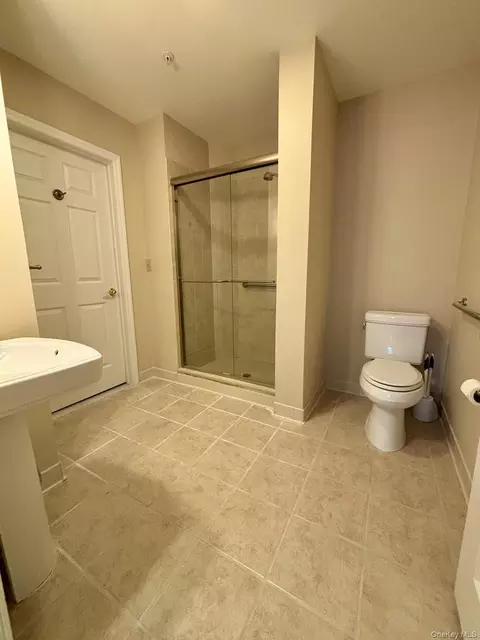 Bath - 311 Sutton Dr #311, Mount Kisco, NY 10549 photo 1 of 4