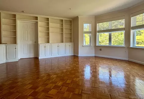 Living - 311 Sutton Dr #311, Mount Kisco, NY 10549 photo 4 of 5