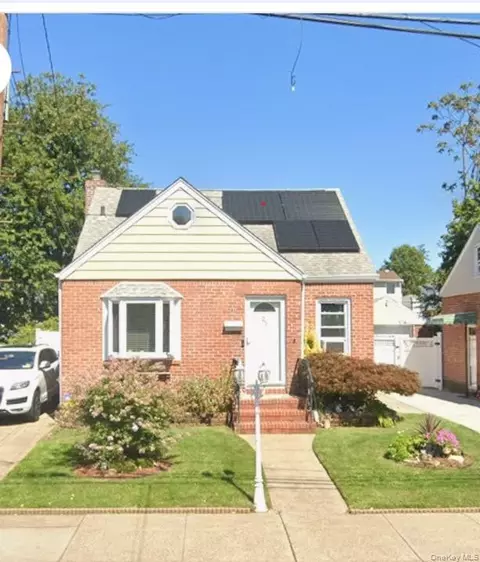 23 Washington Ave, Valley Stream, NY 11580
