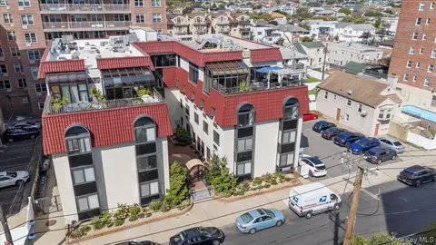 425 Shore Rd #2D, Long Beach, NY 11561