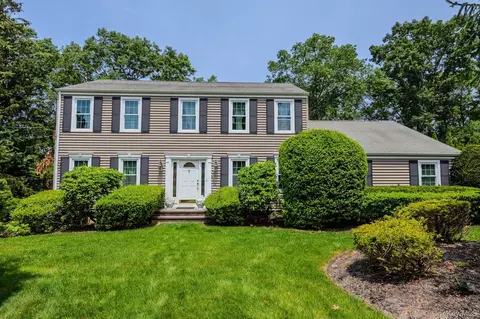 53 Upper Sheep Pasture Rd, Setauket, NY 11733