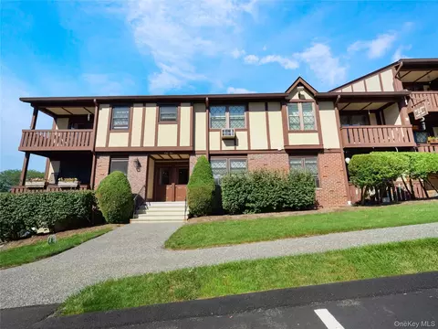 461 Sierra Vista Ln, Clarkstown, NY 10989