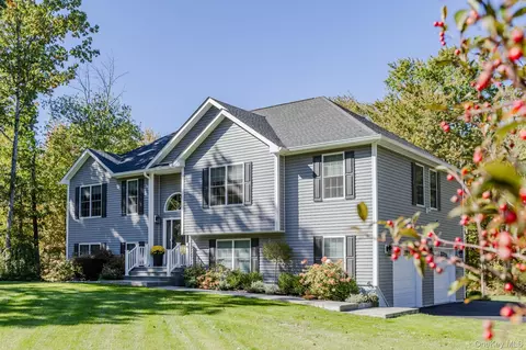 327 Commons Rd, Clermont, NY 12526