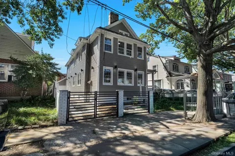 9264 Springfield Blvd, New York, NY 11428
