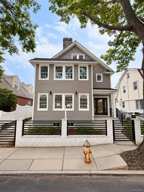 9264 Springfield Blvd, New York, NY 11428