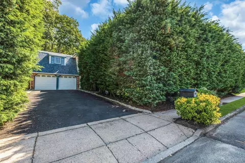 64 Amy Dr, Sayville, NY 11782