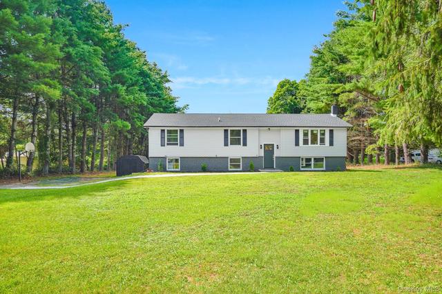 36 Bronson Rd, Beekman, NY 12570