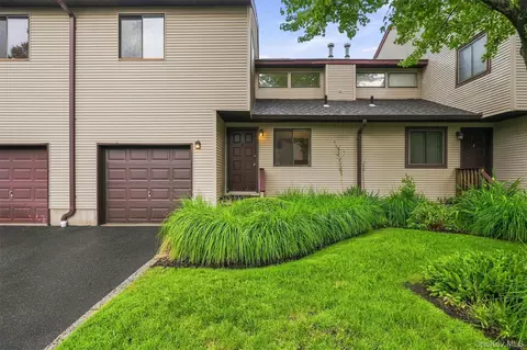 6 Ryan Ct, Clarkstown, NY 10954