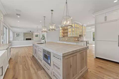 Kitchen - 25 Jareds Path, Brookhaven, NY 11719 photo 3 of 4