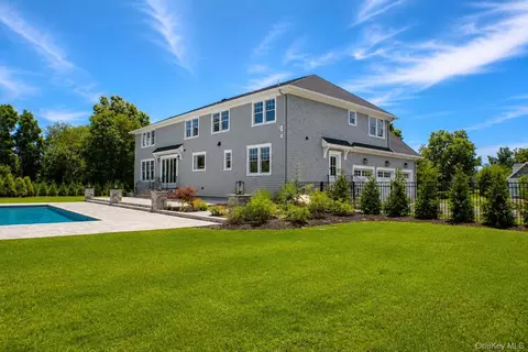 Exterior - 25 Jareds Path, Brookhaven, NY 11719 photo 3 of 7
