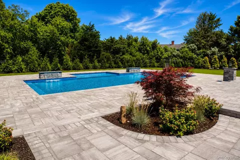 Exterior - 25 Jareds Path, Brookhaven, NY 11719 photo 6 of 7