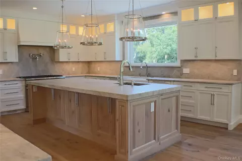 Kitchen - 25 Jareds Path, Brookhaven, NY 11719 photo 6 of 6