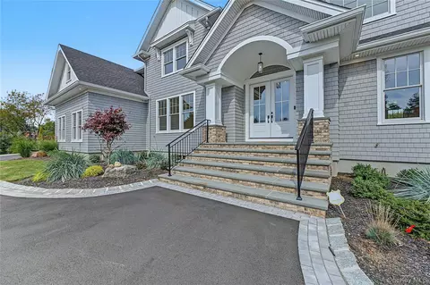Exterior - 25 Jareds Path, Brookhaven, NY 11719 photo 4 of 4