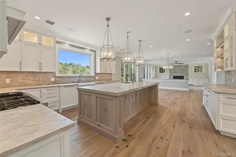 Kitchen - 25 Jareds Path, Brookhaven, NY 11719 photo 4 of 4