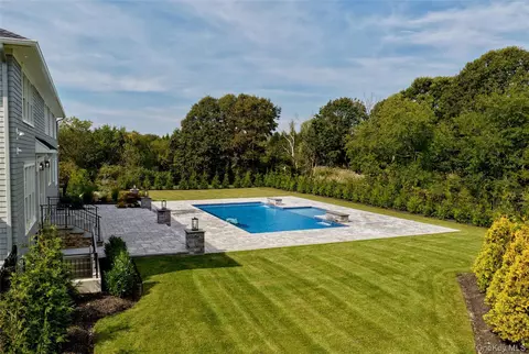 Exterior - 25 Jareds Path, Brookhaven, NY 11719 photo 3 of 4