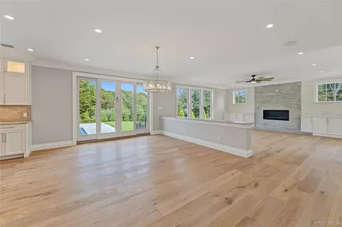 Living - 25 Jareds Path, Brookhaven, NY 11719 photo 3 of 4