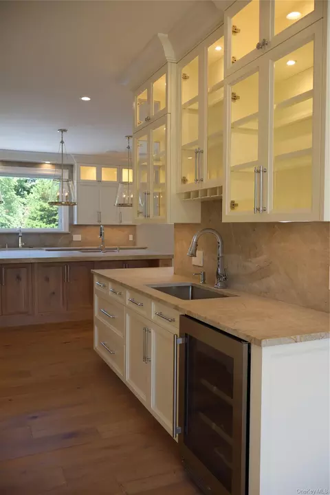 Kitchen - 25 Jareds Path, Brookhaven, NY 11719 photo 5 of 6
