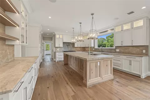 Kitchen - 25 Jareds Path, Brookhaven, NY 11719 photo 1 of 4