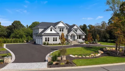 Exterior - 25 Jareds Path, Brookhaven, NY 11719 photo 2 of 4