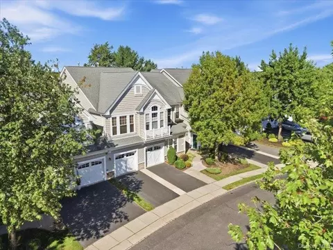 39 Symphony Dr, Lake Grove, NY 11755