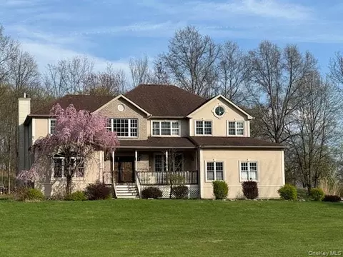 48 High Meadow Rd, Hamptonburgh, NY 10916