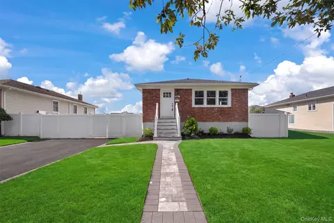 3280 Elliott Blvd, Oceanside, NY 11572