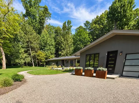 8 Meadow Ln, Huntington, NY 11743