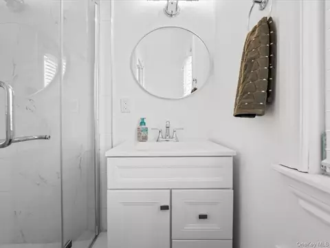 Bath - 66 Fairmount St, Valley Stream, NY 11580 photo 1 of 2