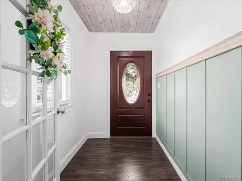 Entry Way - 66 Fairmount St, Valley Stream, NY 11580 photo 1 of 2