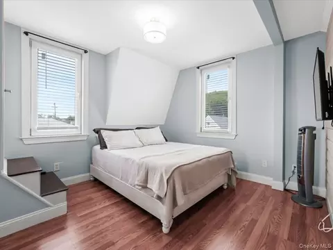 Bedroom - 66 Fairmount St, Valley Stream, NY 11580 photo 2 of 3