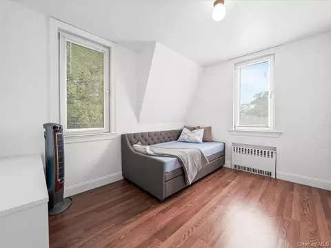 Bedroom - 66 Fairmount St, Valley Stream, NY 11580 photo 3 of 3