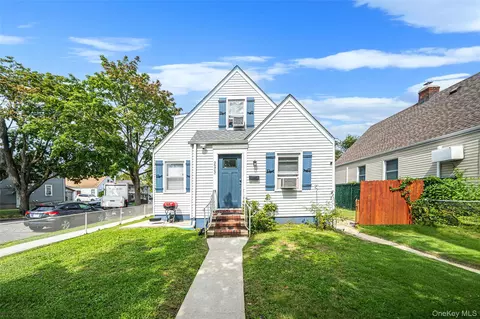 26903 Union Tpke, New York, NY 11040
