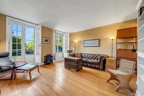 208 Centre Ave #2A, New Rochelle, NY 10805