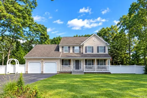 60 Scranton Ave, Port Jefferson Station, NY 11776
