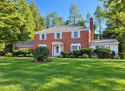 16 Birch Hill Rd, North Hempstead, NY 11020