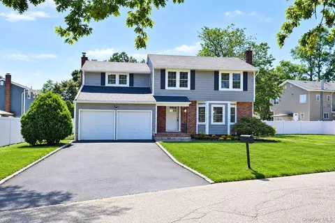 26 Tell Ave, Deer Park, NY 11729