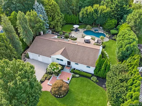 10 Magenta Ln, East Northport, NY 11731