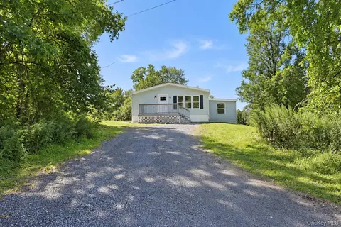 10 Spike Horn Rd, Saugerties, NY 12477