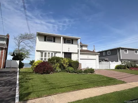 3588 Bertha Dr, Baldwin, NY 11510