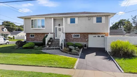 196 Von Huenfeld St, Massapequa Park, NY 11762