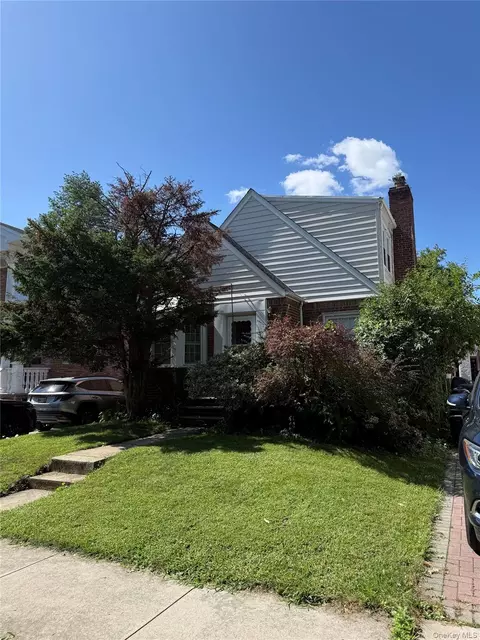 58-16 197th St, New York, NY 11365