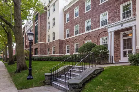 11 Brooklands #3I, Yonkers, NY 10708