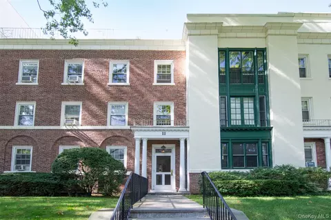 11 Brooklands #3I, Yonkers, NY 10708