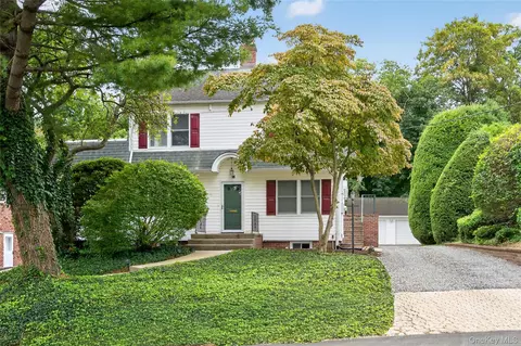 432 W Main St, Huntington, NY 11743