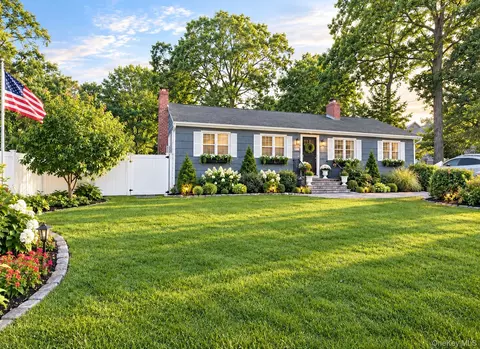 30 Marbeth Cir, Miller Place, NY 11764