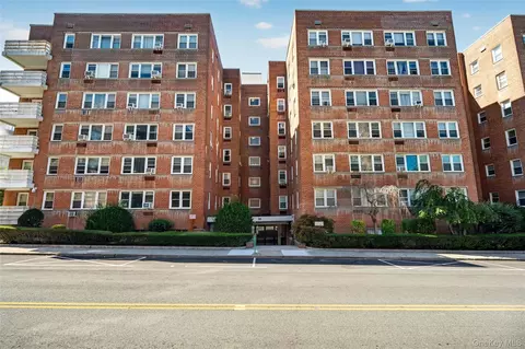 30 E Hartsdale Ave #3L, Greenburgh, NY 10530
