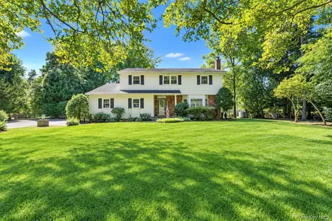284 Marlin St, Dix Hills, NY 11746
