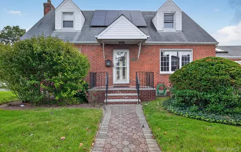 115-57 238th St, Elmont, NY 11003