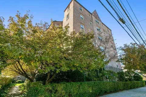 151 Centre #6F, New Rochelle, NY 10805