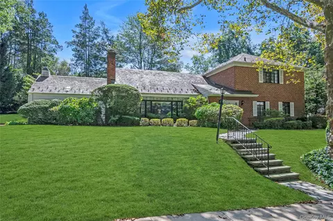 238 Clent Rd, North Hempstead, NY 11021